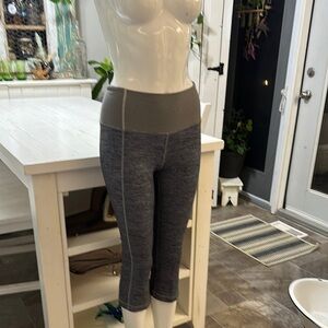 Lululemon Gather and crow crop II black Grey Space Legging size 6 GuC